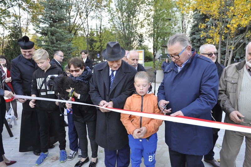Otwarcie Parku Rekreacji Ruchowej - przecięcie wstęgi